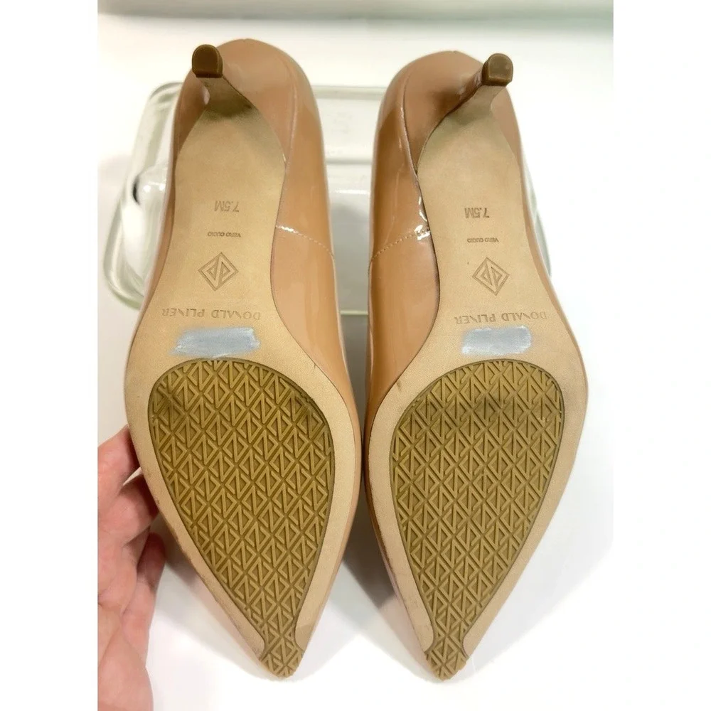 Donald Pliner Tabi Nude Patent Leather Point Toe Kitten Heel Shoes Size 7.5 M